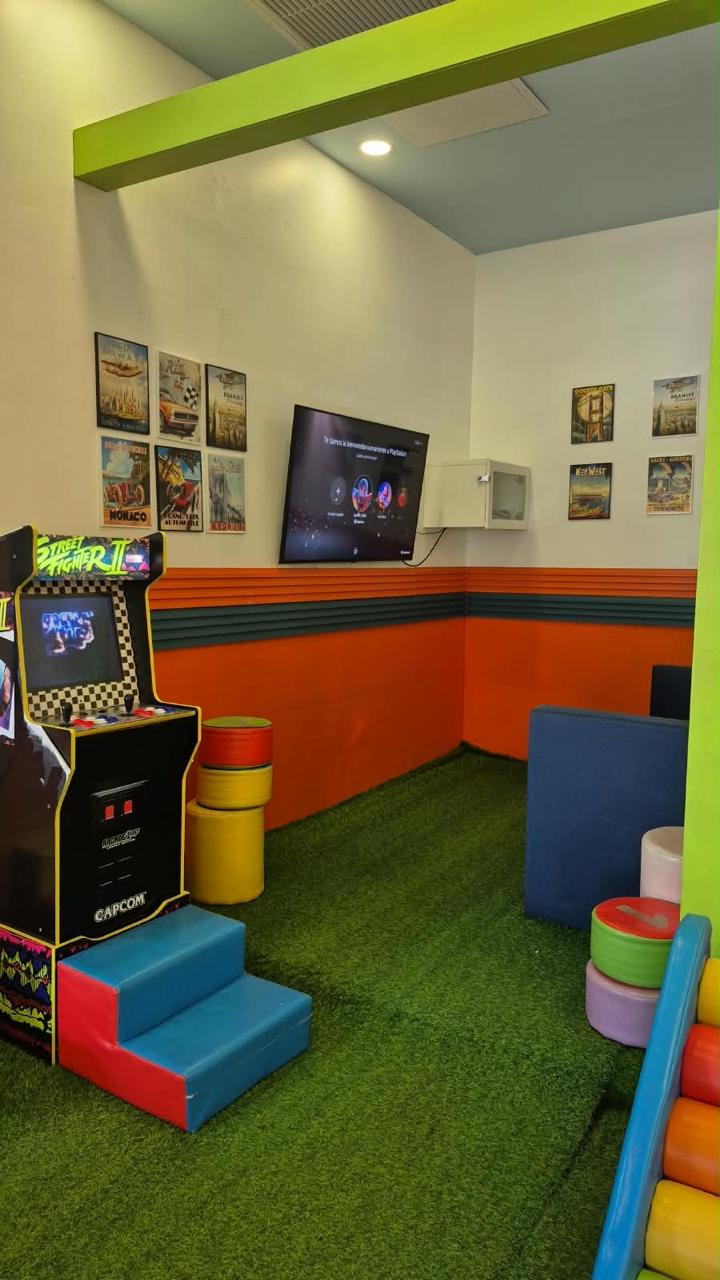 Arcade Street Fighter II y PlayStation en Fun House Play & Eat